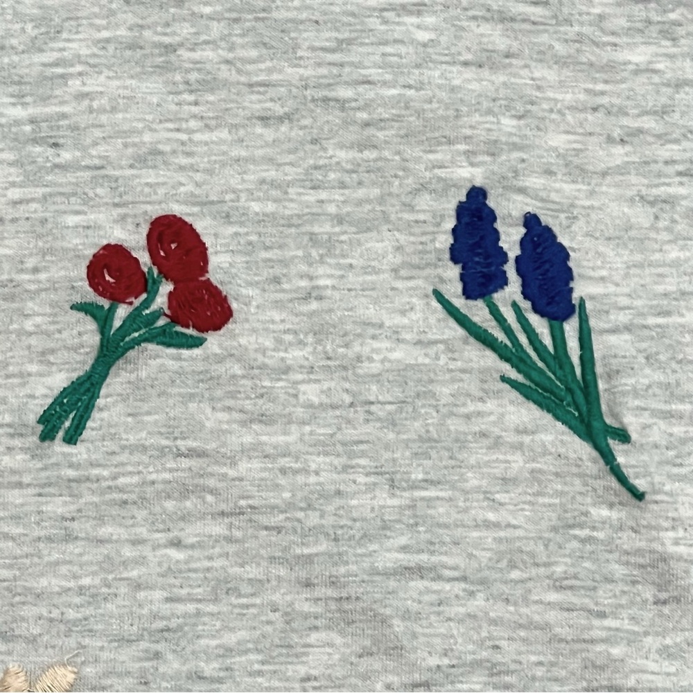 Lucky Brand Heather Grey Embroidered Florals Shirt Size Medium - Picture 4 of 15